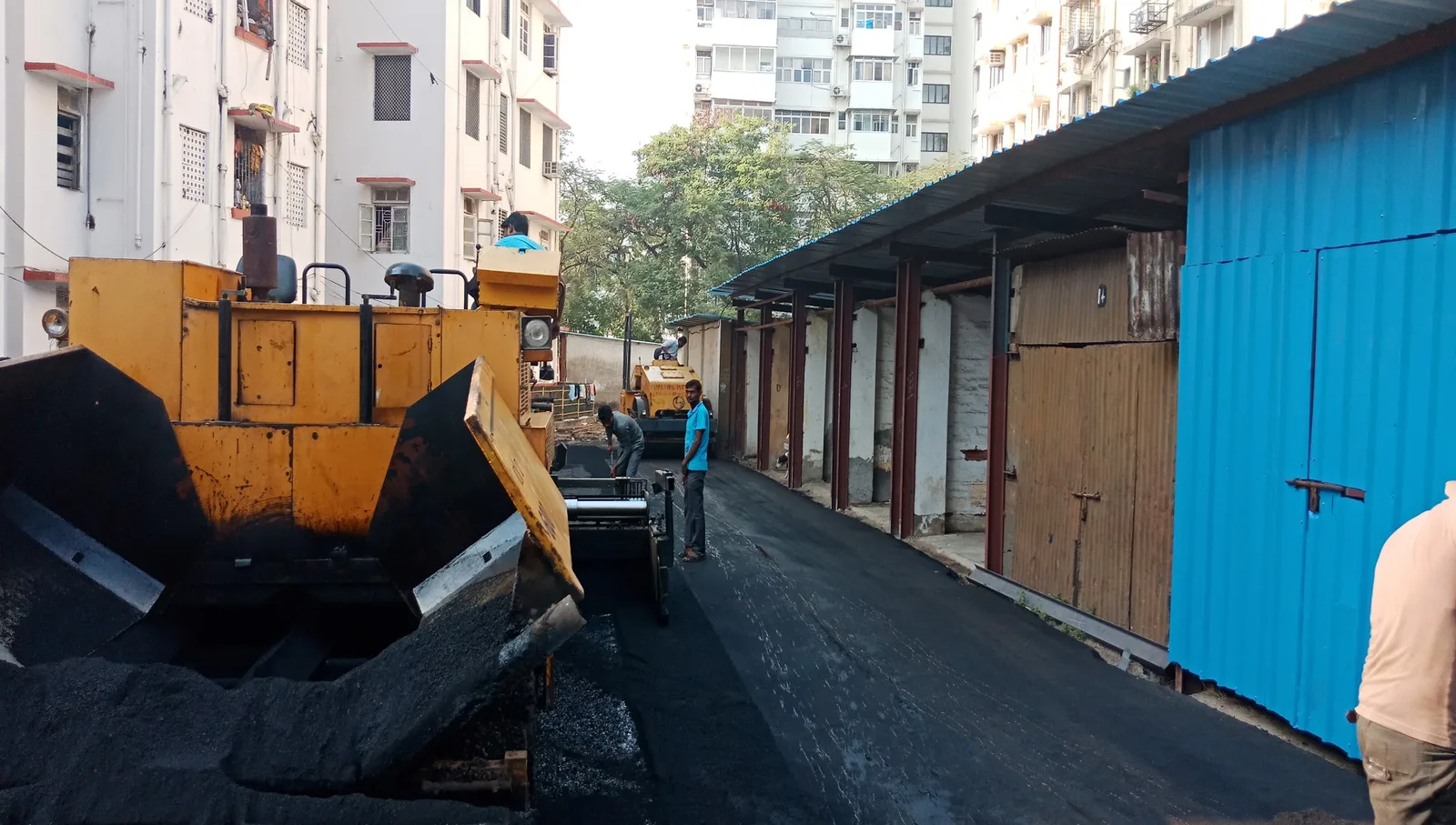 Asphalt paving work for the Western Railway site